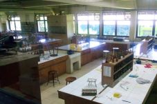 Pasca Ledakan, Laboratorium...