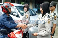 Polresta Palembang Bagi-Bagi...