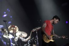 Adam Levine Tak Sengaja...