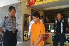 Dikejar Polisi, Tuyul...