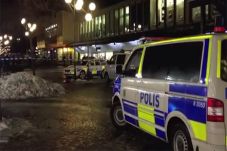 Bar di Swedia Diberondong...