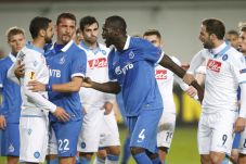 Napoli Segel Tiket ke...