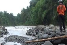 Terpeleset di Sungai...