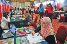 Melanjutkan Studi ke...