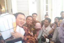 Ahok Kirim Setumpuk...
