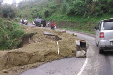 Akses ke Garut Selatan...