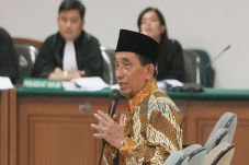 Fuad Amin Akui Terima...