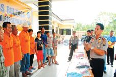 Berjudi,Siswi SMA dan...
