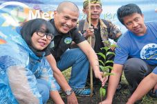 Membangun Desa Lewat...