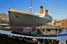 Plesir ke Museum Titanic