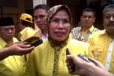 Golkar Kisruh, Adik...