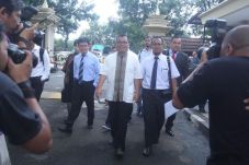 Denny Indrayana Siap...