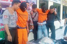 Dua Perampok yang Habisi...