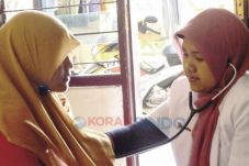 Warga Terpaksa Berobat...