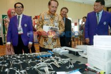 Bedah Plastik Tak Harus...