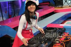 Suka Traveling, DJ Una...