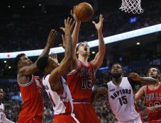 Bulls Masih Kuasai Jalan...