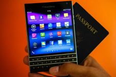 Harga BB Passport Terjun...