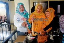 Kader PKK Berlatih Bikin...