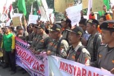 Banser Kendal Demo Tolak...