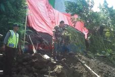 Tebing Longsor Ancam...