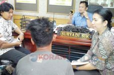 Video Mesum dengan Anak...