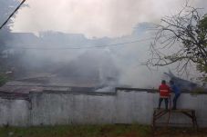 Rumah Hangus Terbakar,...
