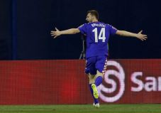 Enam Gol dan Enam Kartu...