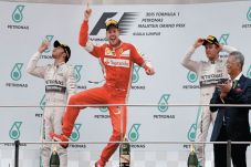 Sebastian Vettel Patahkan...