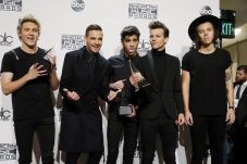 One Direction Kerjakan...