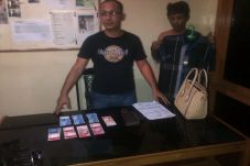 Curi Tas, Sepasang Kekasih...