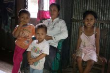 Ibu Tunanetra, Bocah...