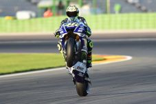 Valentino Rossi, Pahlawan...