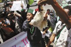 Daerah Gelagapan Atur...