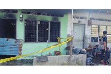 Rumah Terbakar, Dua...