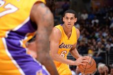 Clarkson Menolak Berlumut...
