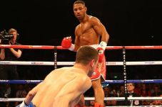 Brook Tantang Amir Khan...