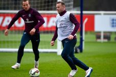 Rooney Ngebet Duet Bareng...