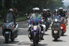 Sambil Touring Kutu...