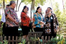 Puan Minta Masyarakat...