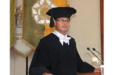 Guru Besar Farmasi UGM...