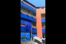 Pasar Blok G Terbelah,...