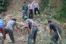Tebing Longsor di Subang,...