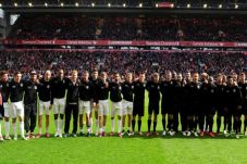 Henry Merinding dengan...