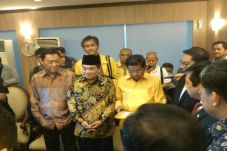 Ical Cs Serahkan Putusan...
