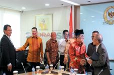 Pimpinan DPR: Ketua...