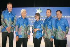 XL Jajaki Lindung Nilai...
