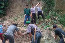 Tebing Ambrol, Jalan...