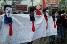 GMNI Banten Tuntut Jokowi...