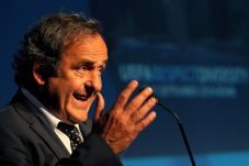 UEFA Bagikan Uang ke...